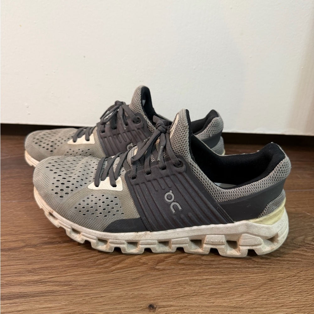 On Running / On Cloud Gray and Black Sneakers
